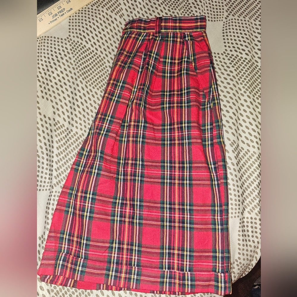 Carroll Reed Plaid Shorts - Picture 2 of 4
